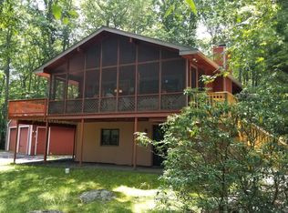 105 Heritage Ln, Hawley, PA 18428