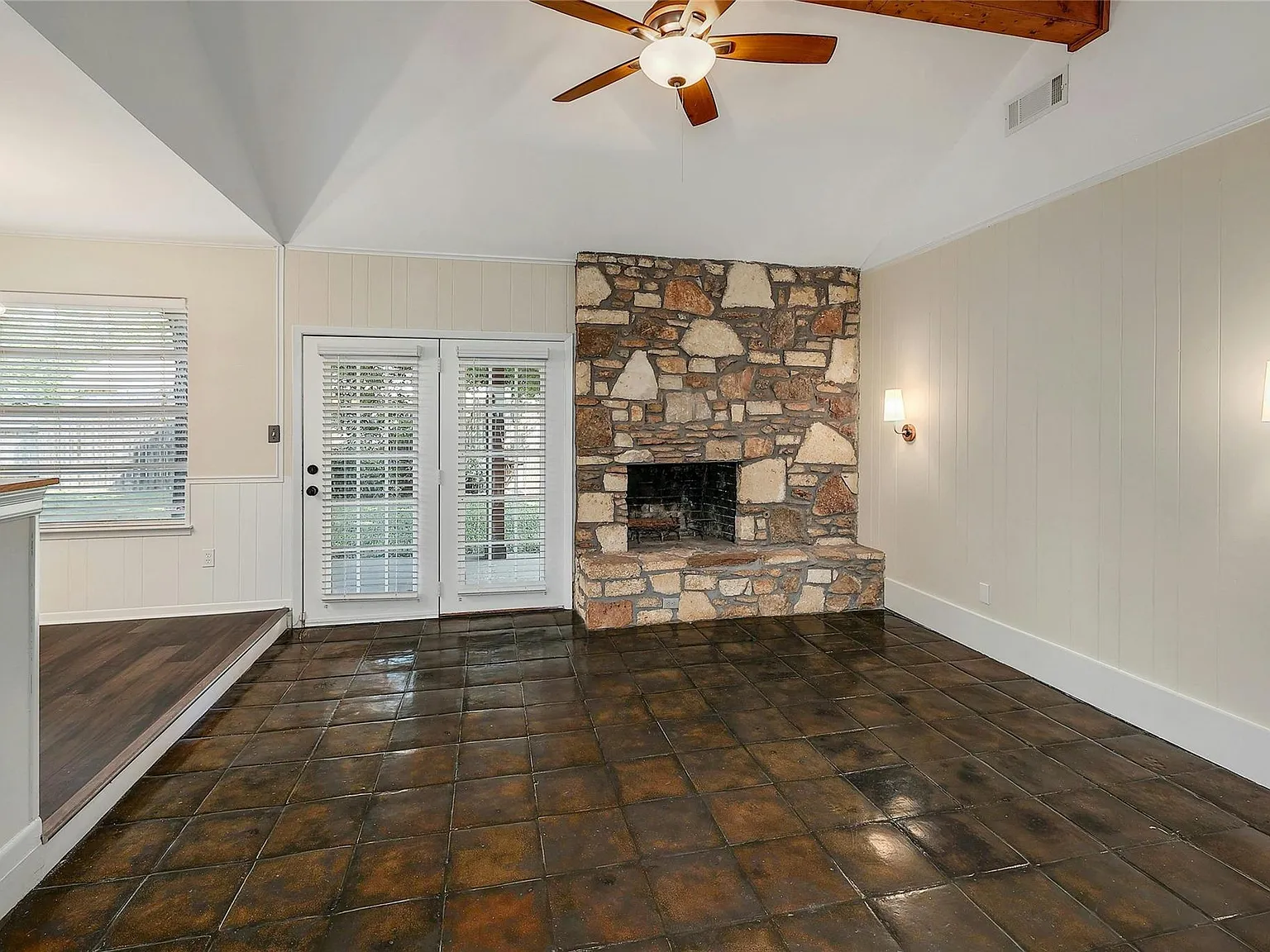 3 bed, 2.0 bath, 1113 sqft, $2,100 — Photo 3