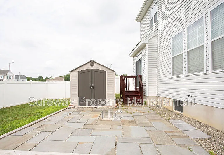 1 Tweentown Close — Photo 43