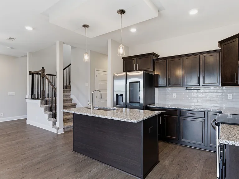 801 Marksman Ct — Photo 4