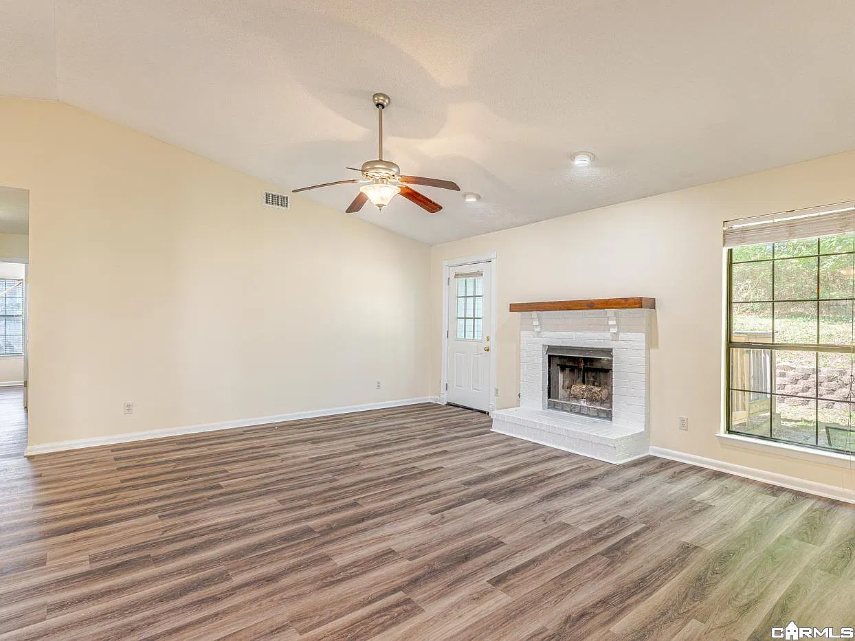 3 bed, 2.0 bath, 1390 sqft, $1,650 — Photo 4