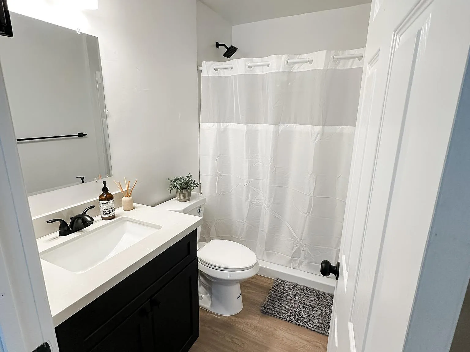 4 bed, 4.0 bath, 2149 sqft, $1,299 — Photo 3