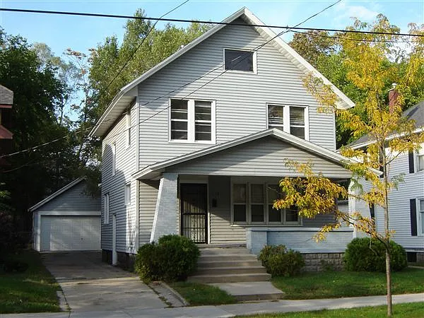 1133 Alexander St SE photo 1
