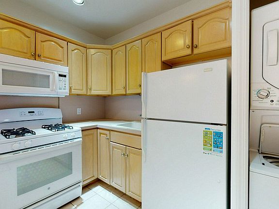 4th image of 36 1st Pl APT 2
