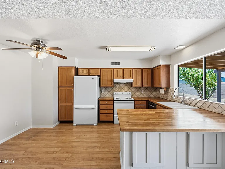 2216 W Straford Dr — Photo 8