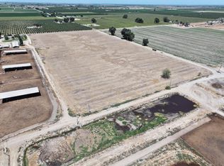21600 Cedar Ave, Laton, CA 93242