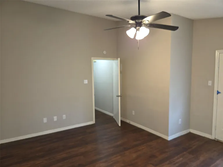 6303 Gladewell Dr — Photo 17