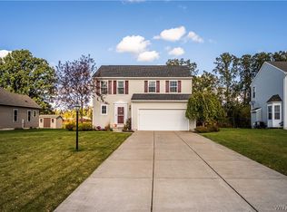2421 Purple Martin Ln, Niagara Falls, NY 14304