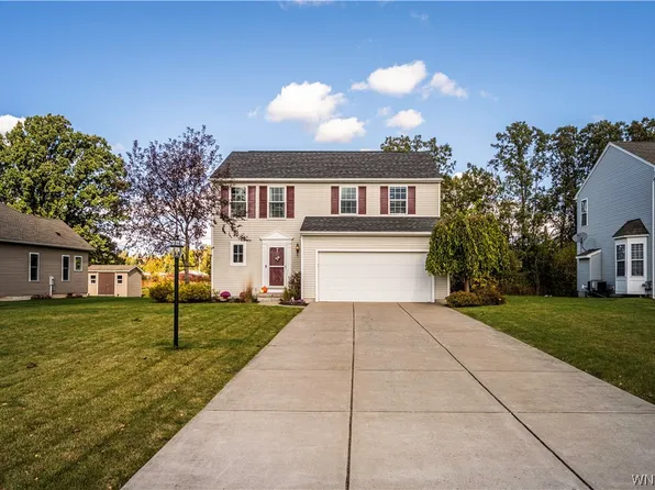 2421 Purple Martin Ln, Niagara Falls, NY 14304