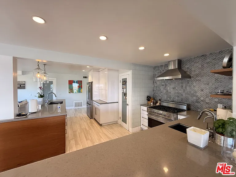 200 Larsson St — Photo 10