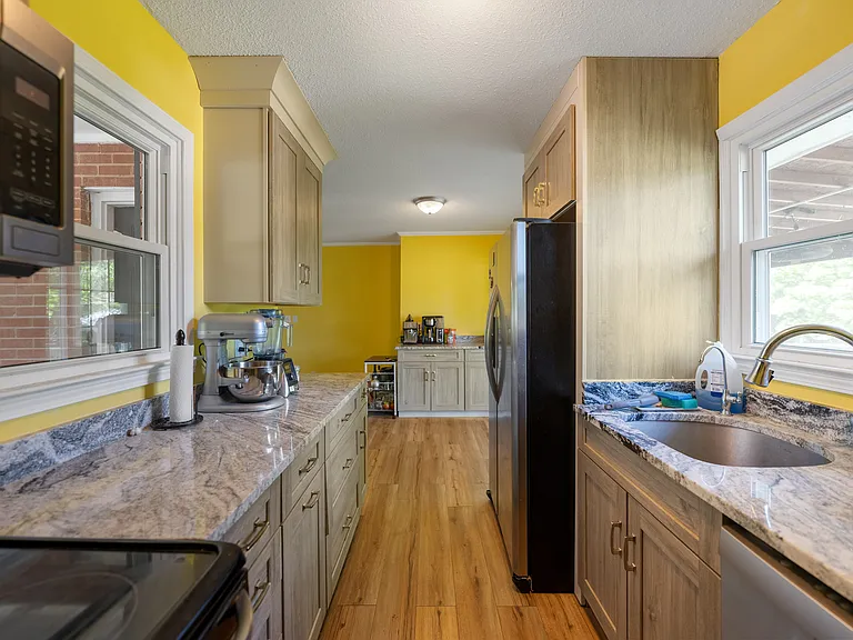 323 Bandock Dr — Photo 7