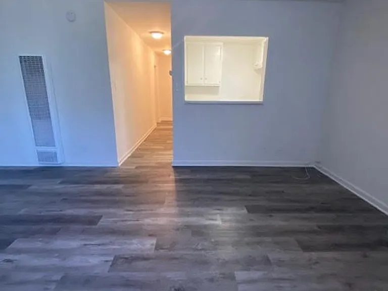 838-844 S Wilton Pl — Photo 2