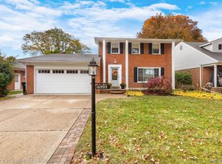 16999 Cambridge Ave, Allen Park, MI 48101