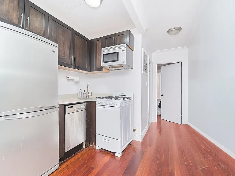 129 1st Ave #1A — Photo 5