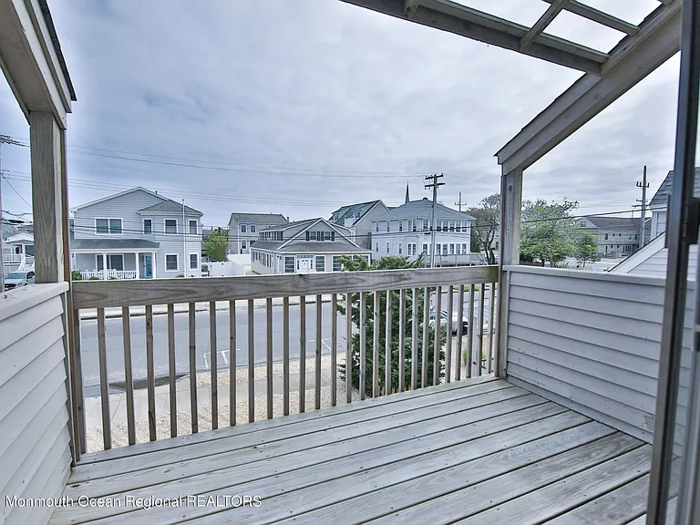 21 Brown Ave — Photo 50