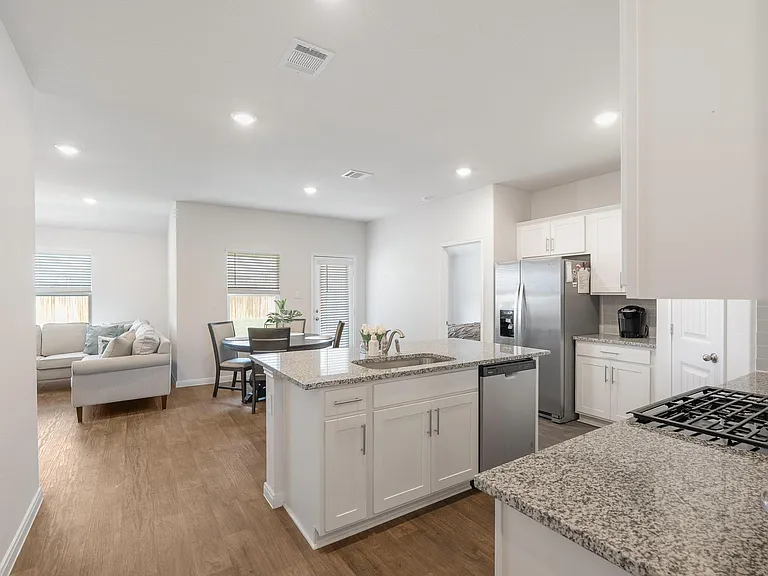 205 Bethpage Dr — Photo 10