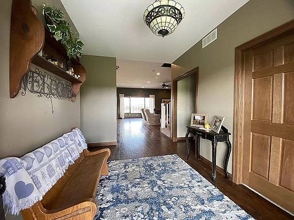 4th image of 280 Rainbow Ln
