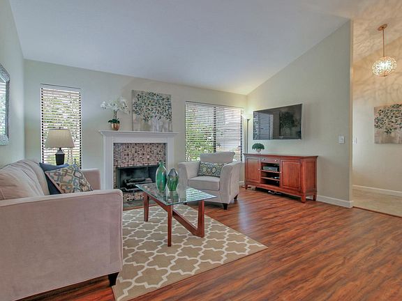 3rd image of 109 Lancewood Pl