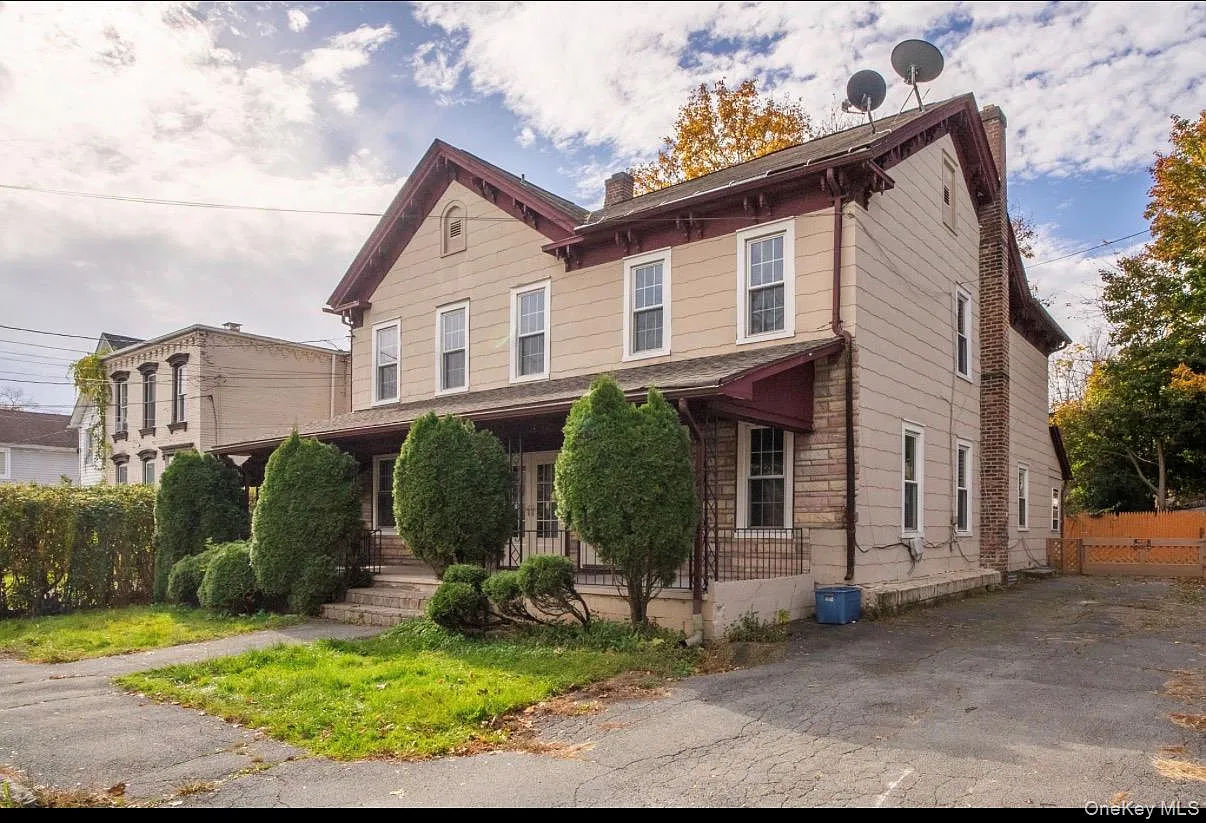 3 bed, 1.5 bath, 1300 sqft, $1,850 — Photo 2
