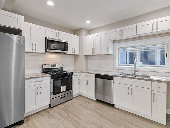 3rd image of 208 Washington Blvd