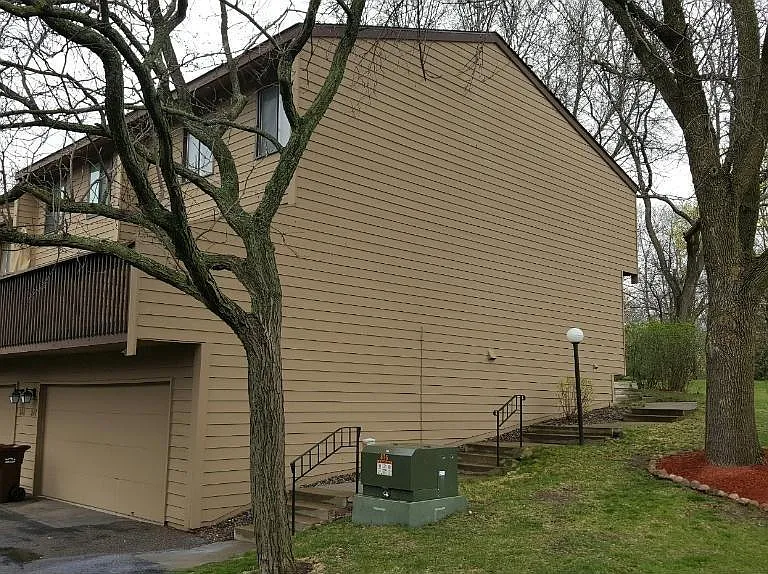 End unit with large lawn area attached