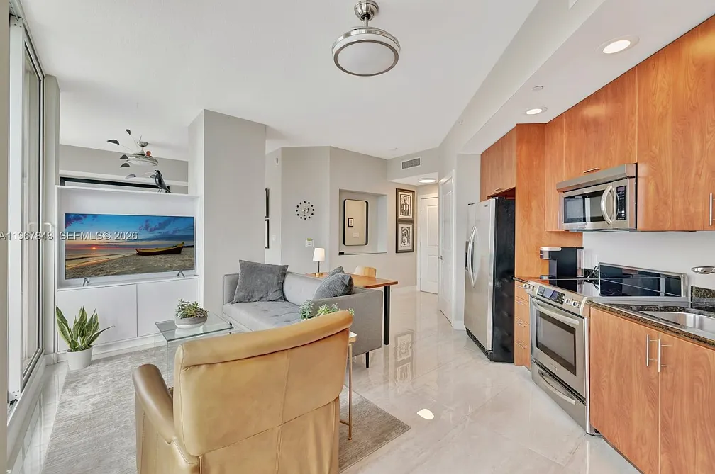 Studio, 553 sqft, $2,600 — Photo 3