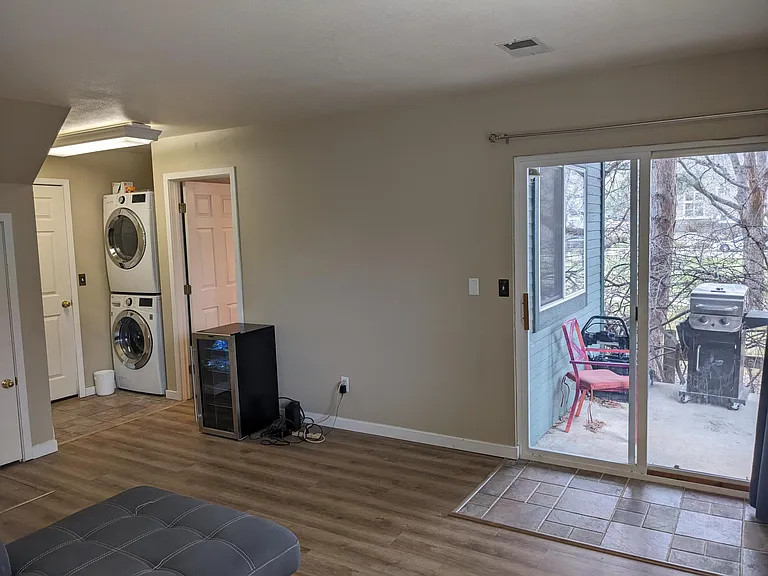 102 Rowena Pl — Photo 9
