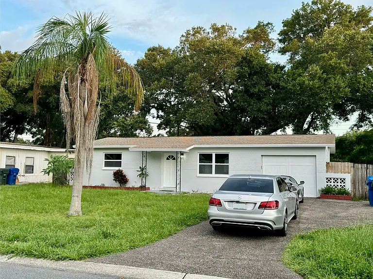 2934 Webley Dr — Photo 3