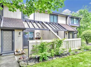 11570 Harbour Light Dr, North Royalton, OH 44133