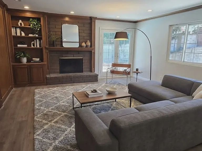 740 Katherine Ln — Photo 3