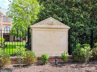 146 Herndon Mill Cir, Herndon, VA 20170