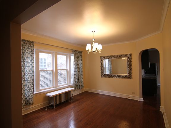 3rd image of 5141 W Oakdale Ave