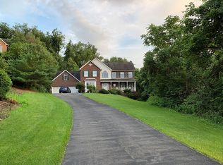 436 Pine Trees Dr, Carnegie, PA