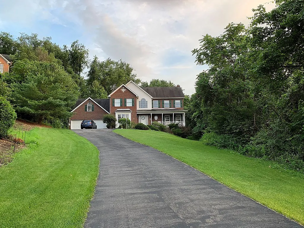 436 Pine Trees Dr photo 1