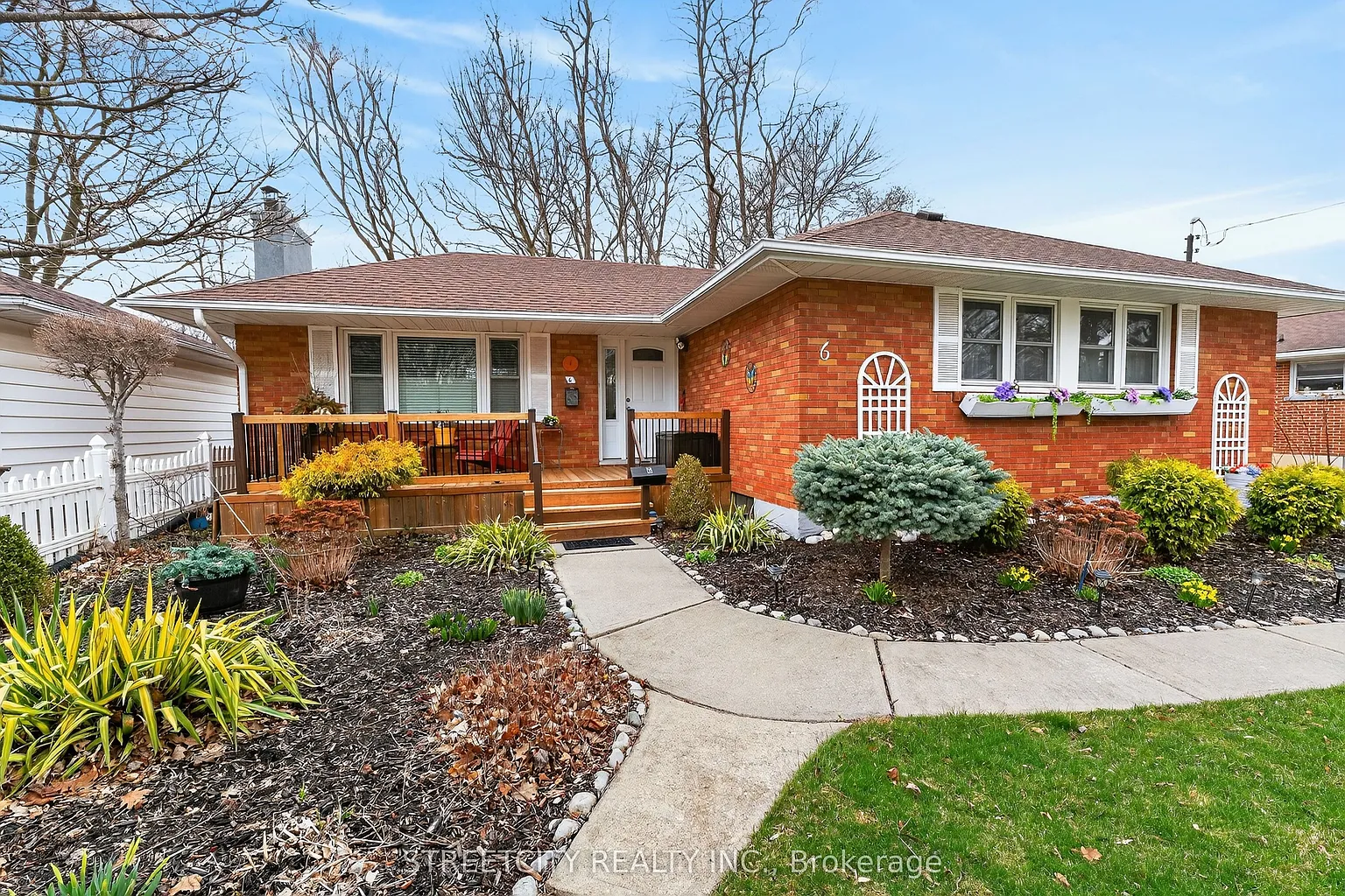 6 Montgomery Rd photo 1