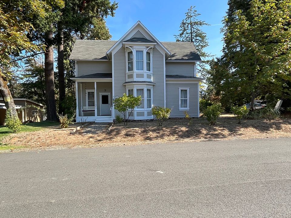 1st image of 325 NW Pine St