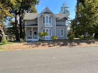325 NW Pine St, Canyonville, OR 97417
