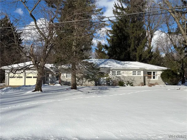 10680 Boyd Dr, Clarence, NY 14031