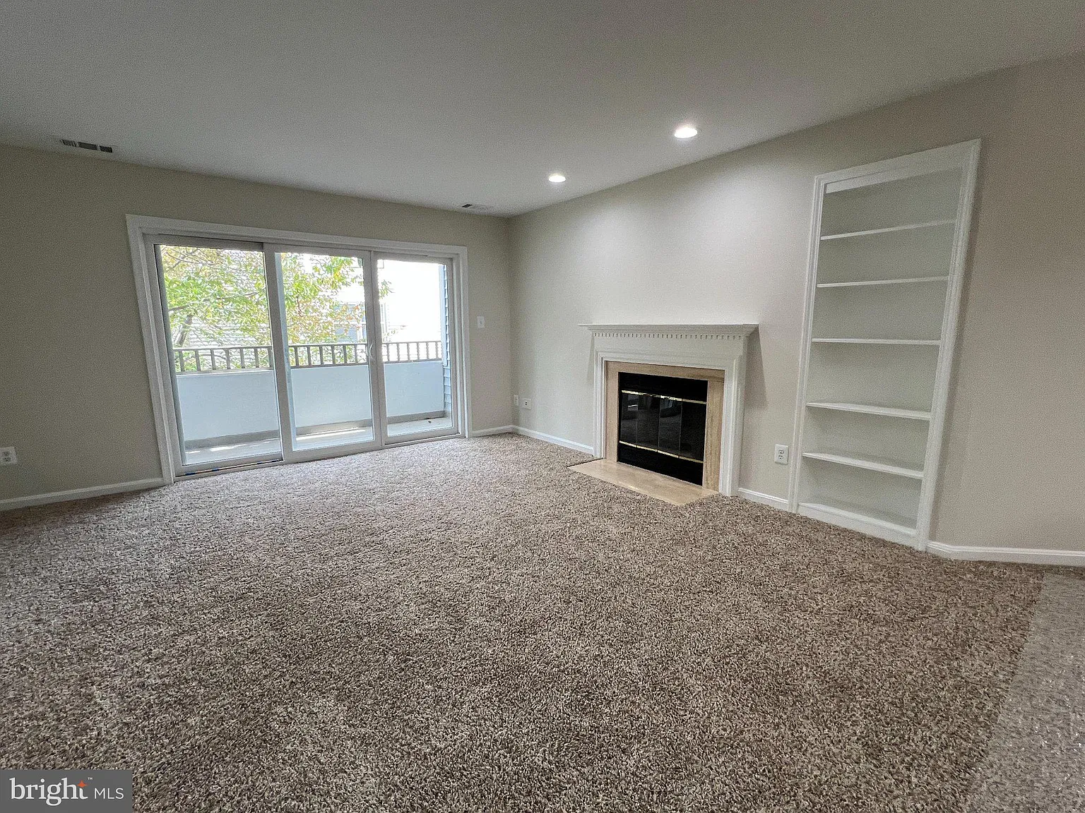 2 bed, 2.0 bath, 1130 sqft, $2,300 — Photo 2