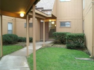 2002 Abbey Rd, South Bend, IN 46637