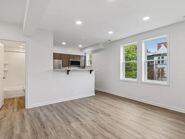 303 Seaton Pl NE #4 — Photo 8