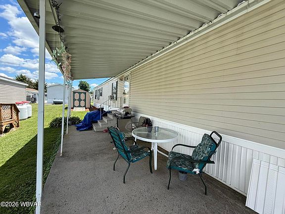 3rd image of 122 Hillside Dr