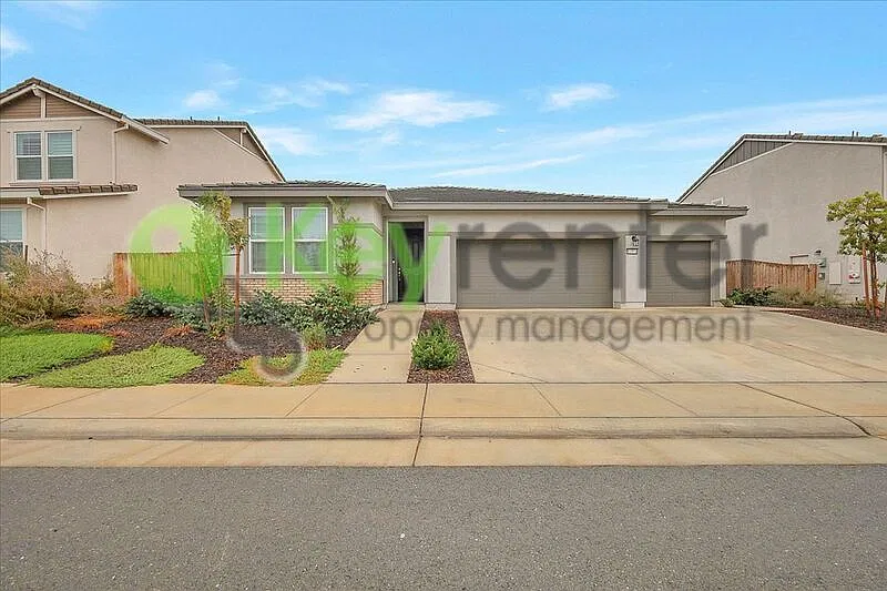 3 bed, 2.0 bath, 1392 sqft, $3,150 — Photo 2