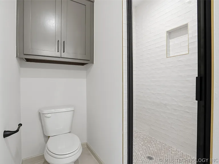 1414 E University Ave — Photo 25