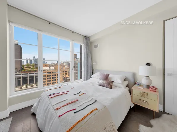 70 Charlton Street image 9 of 21