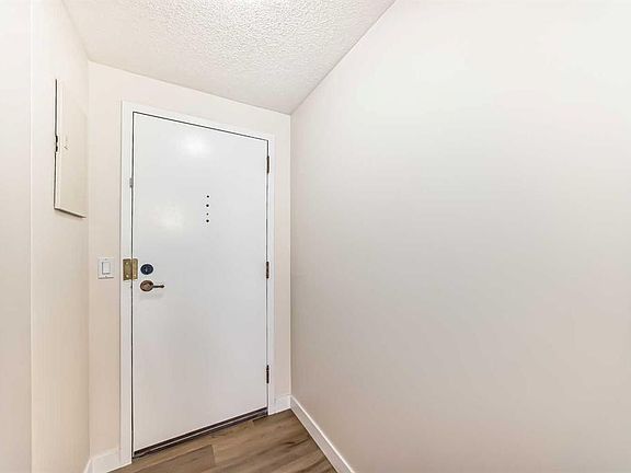 5th image of 330 S 15th Ave SW #603