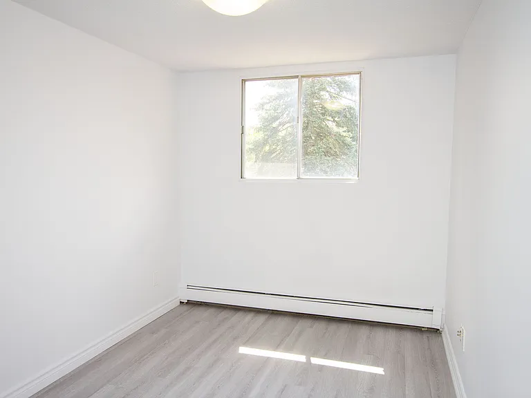 142 Woodside Ave — Photo 12