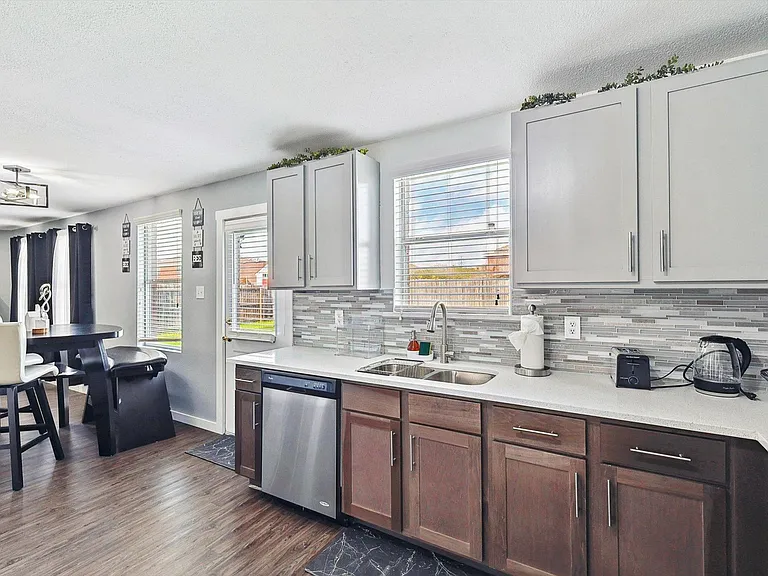 2136 Dayton Ln — Photo 14