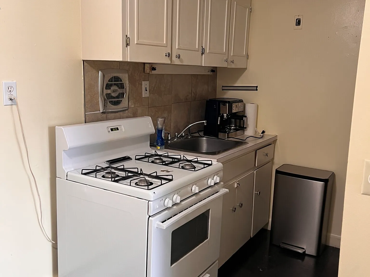 1 bed, 1.0 bath, $1,995 — Photo 2