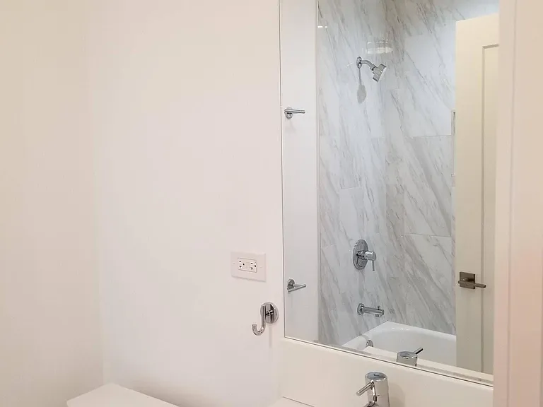 6726 N Artesian Ave #2 — Photo 29